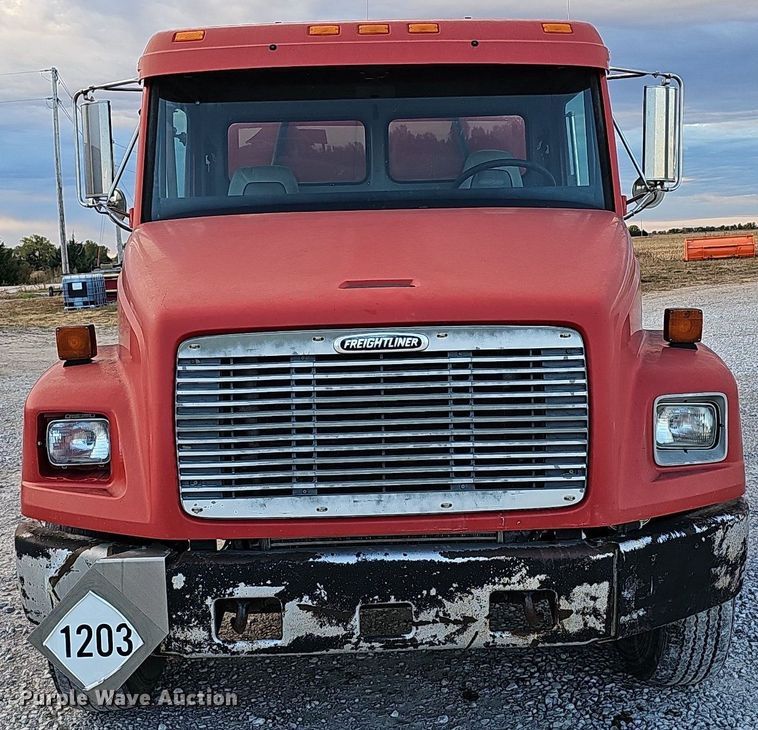image for item DS5640 1999 Freightliner FL70  fuel truck