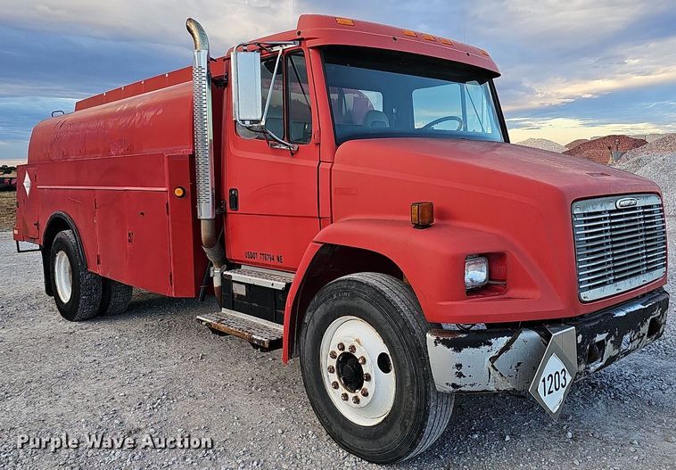 image for item DS5640 1999 Freightliner FL70  fuel truck