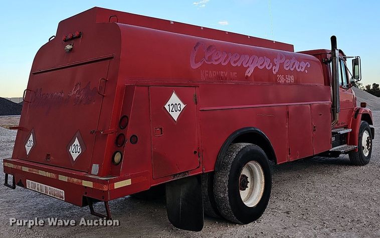 image for item DS5640 1999 Freightliner FL70  fuel truck