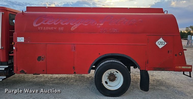 image for item DS5640 1999 Freightliner FL70  fuel truck