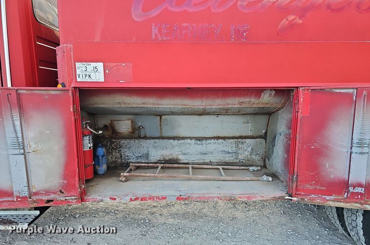 image for item DS5640 1999 Freightliner FL70  fuel truck