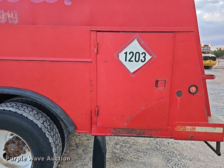 image for item DS5640 1999 Freightliner FL70  fuel truck