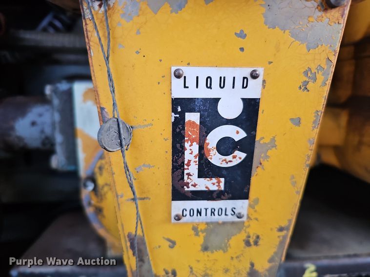 image for item DS5640 1999 Freightliner FL70  fuel truck