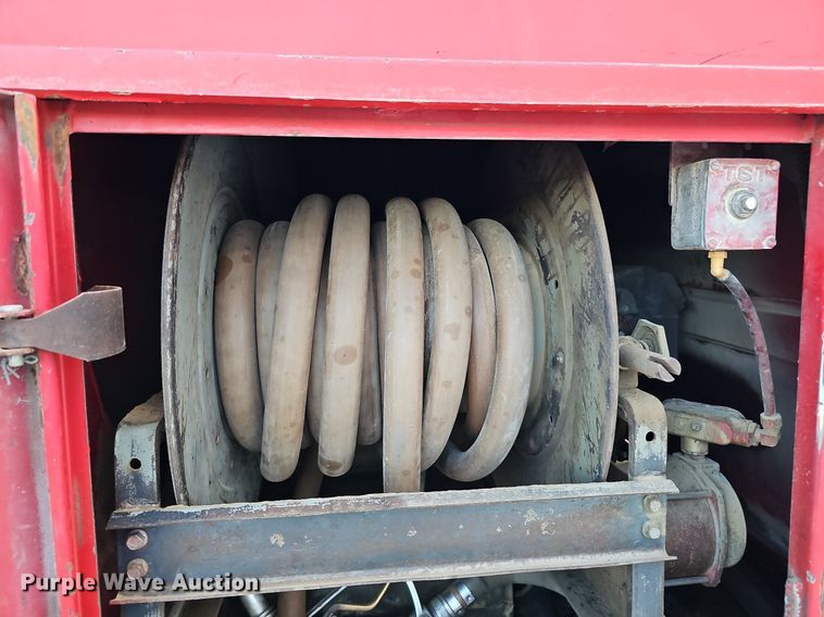 image for item DS5640 1999 Freightliner FL70  fuel truck