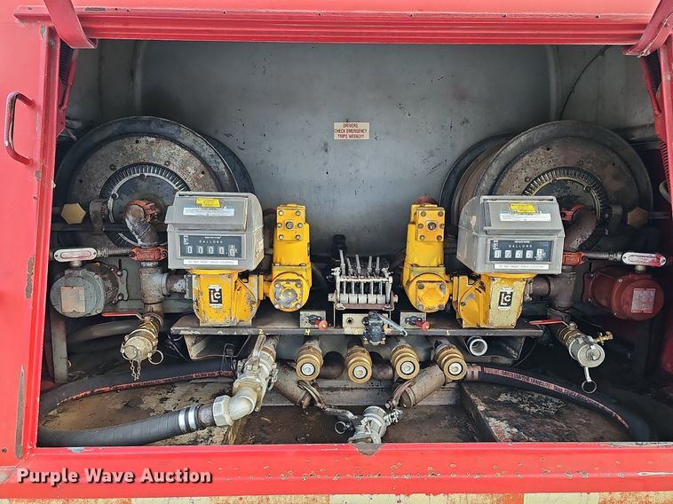 image for item DS5640 1999 Freightliner FL70  fuel truck