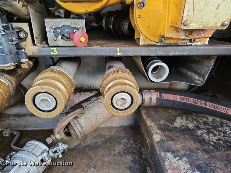 image for item DS5640 1999 Freightliner FL70  fuel truck