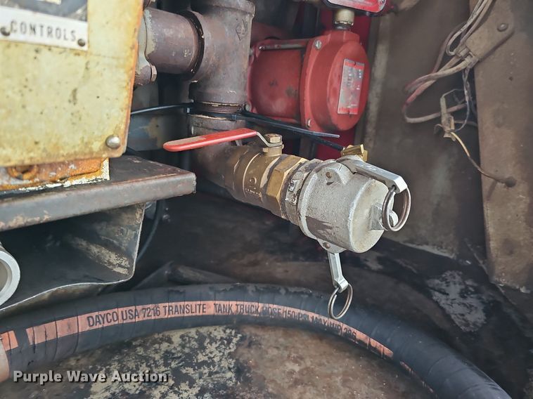 image for item DS5640 1999 Freightliner FL70  fuel truck