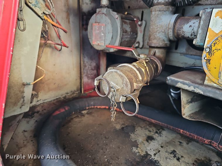 image for item DS5640 1999 Freightliner FL70  fuel truck