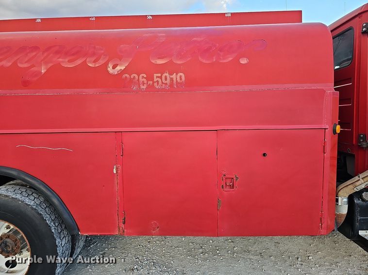 image for item DS5640 1999 Freightliner FL70  fuel truck