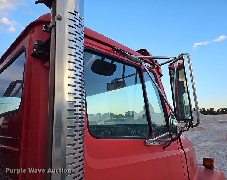 image for item DS5640 1999 Freightliner FL70  fuel truck