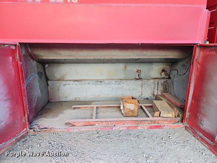 image for item DS5640 1999 Freightliner FL70  fuel truck