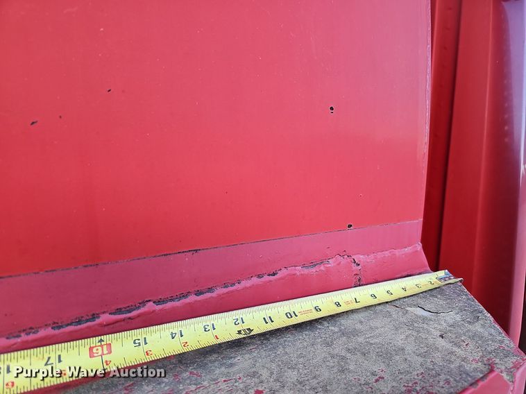 image for item DS5640 1999 Freightliner FL70  fuel truck