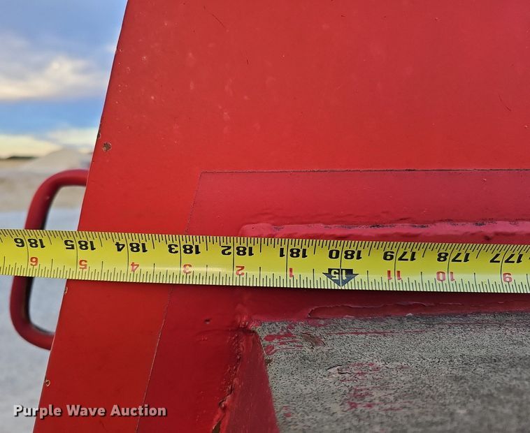 image for item DS5640 1999 Freightliner FL70  fuel truck