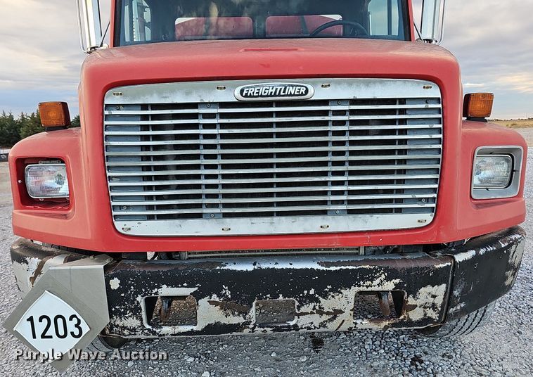 image for item DS5640 1999 Freightliner FL70  fuel truck