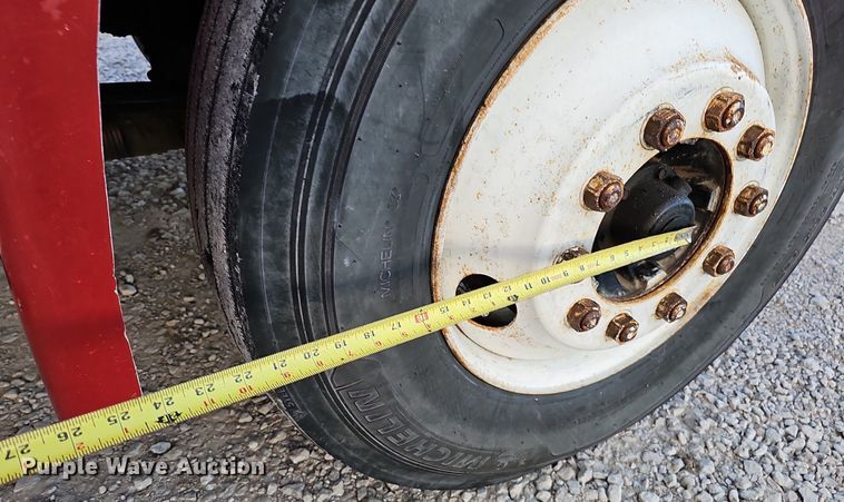 image for item DS5640 1999 Freightliner FL70  fuel truck