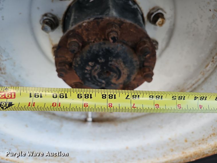 image for item DS5640 1999 Freightliner FL70  fuel truck