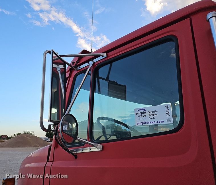 image for item DS5640 1999 Freightliner FL70  fuel truck