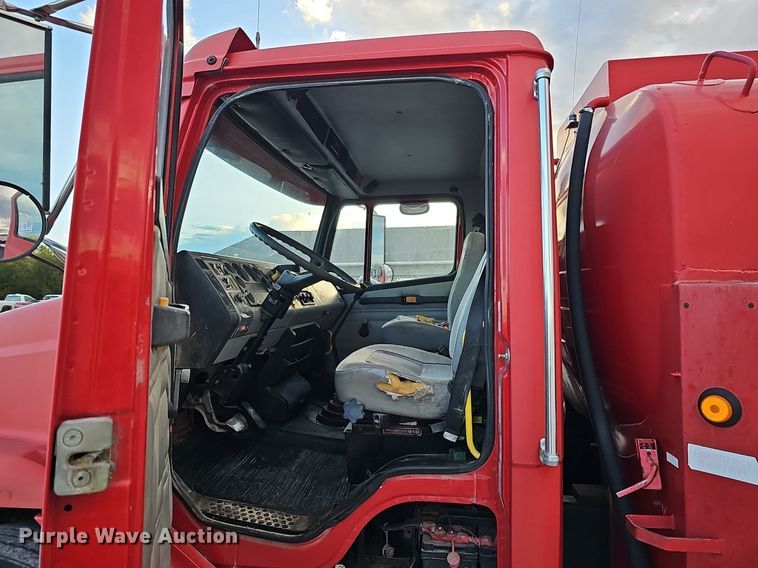 image for item DS5640 1999 Freightliner FL70  fuel truck