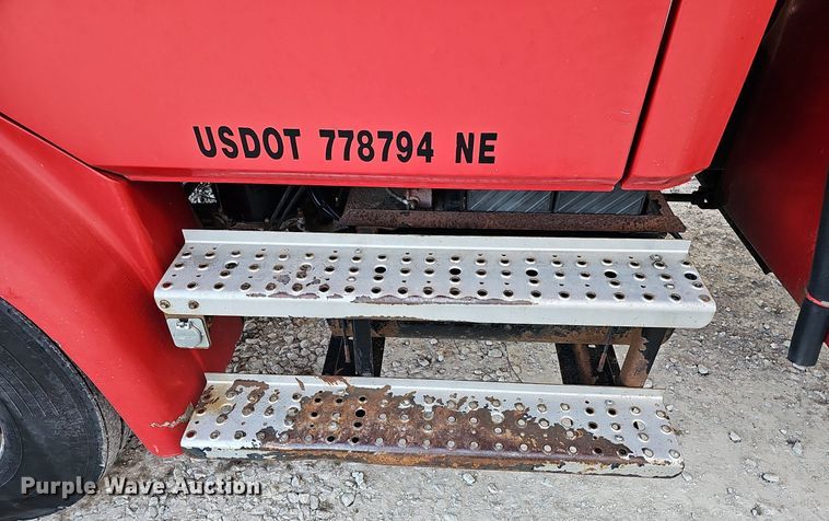 image for item DS5640 1999 Freightliner FL70  fuel truck