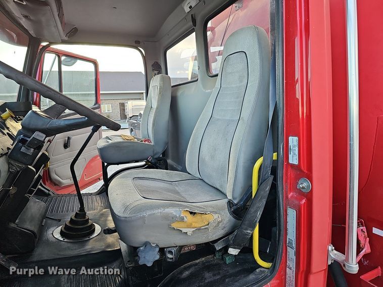 image for item DS5640 1999 Freightliner FL70  fuel truck