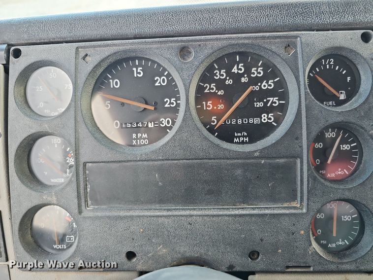 image for item DS5640 1999 Freightliner FL70  fuel truck