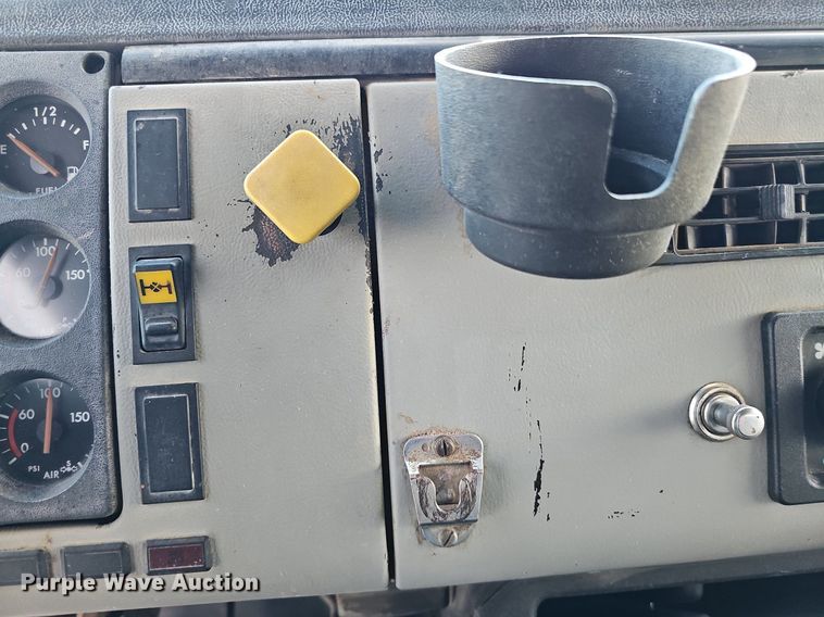 image for item DS5640 1999 Freightliner FL70  fuel truck