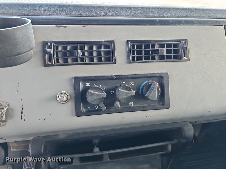 image for item DS5640 1999 Freightliner FL70  fuel truck