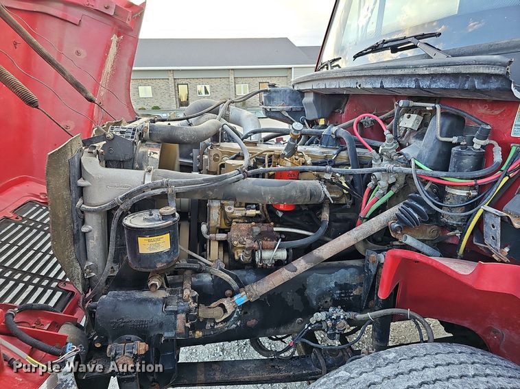 image for item DS5640 1999 Freightliner FL70  fuel truck
