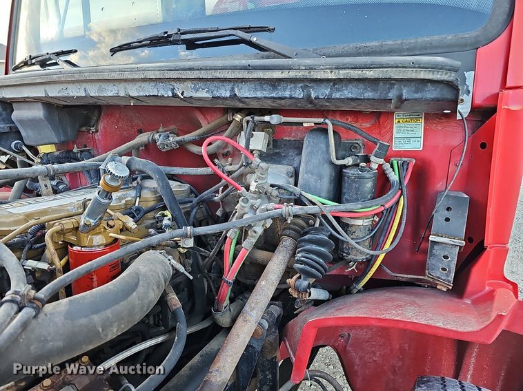 image for item DS5640 1999 Freightliner FL70  fuel truck