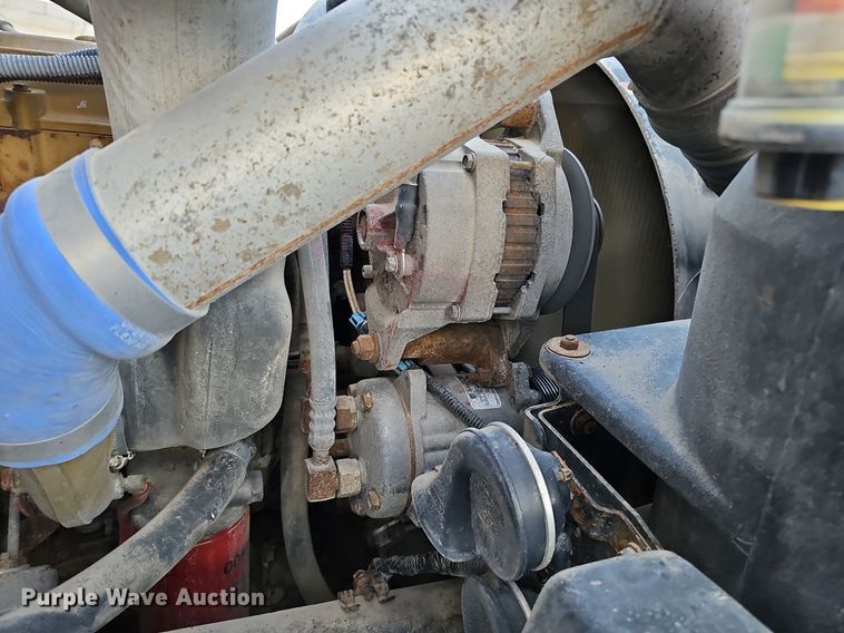 image for item DS5640 1999 Freightliner FL70  fuel truck