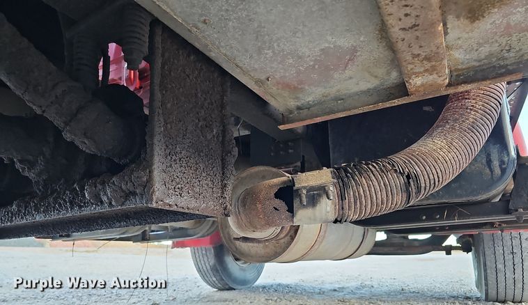 image for item DS5640 1999 Freightliner FL70  fuel truck