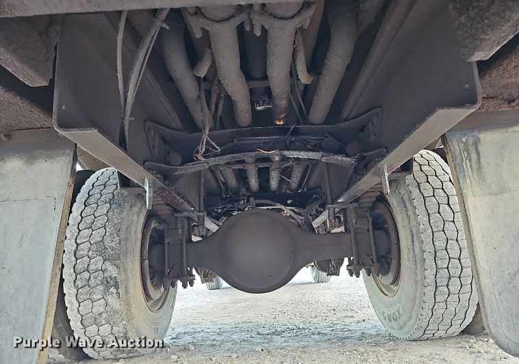 image for item DS5640 1999 Freightliner FL70  fuel truck