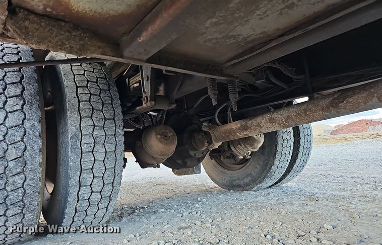 image for item DS5640 1999 Freightliner FL70  fuel truck