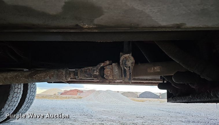 image for item DS5640 1999 Freightliner FL70  fuel truck