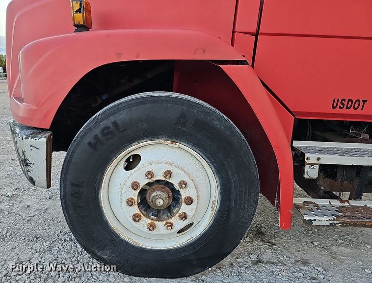 image for item DS5640 1999 Freightliner FL70  fuel truck