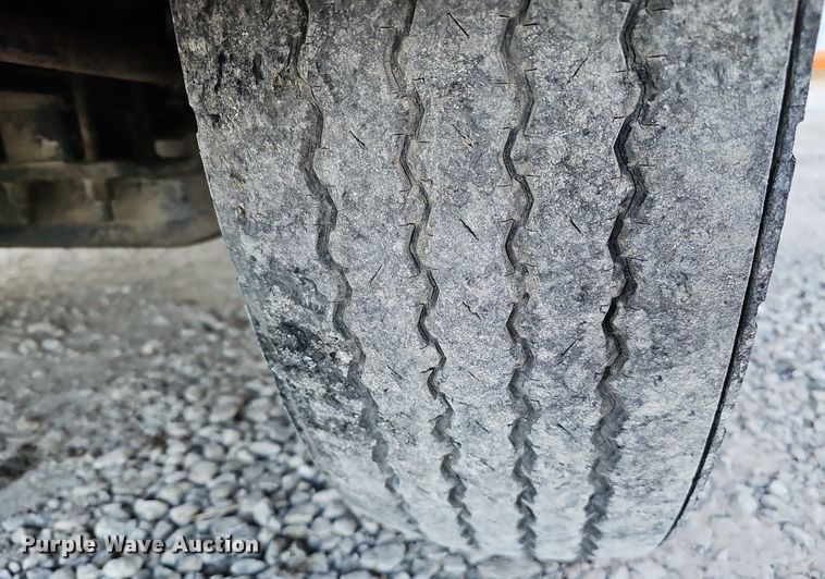 image for item DS5640 1999 Freightliner FL70  fuel truck