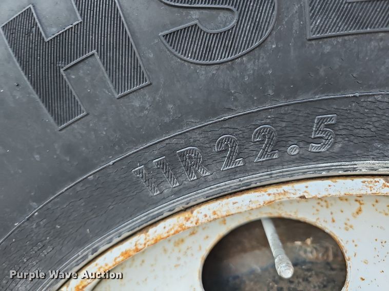 image for item DS5640 1999 Freightliner FL70  fuel truck