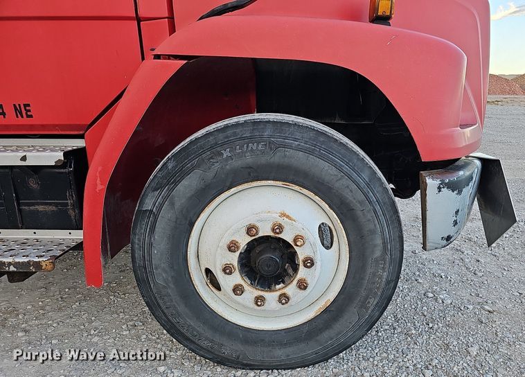 image for item DS5640 1999 Freightliner FL70  fuel truck