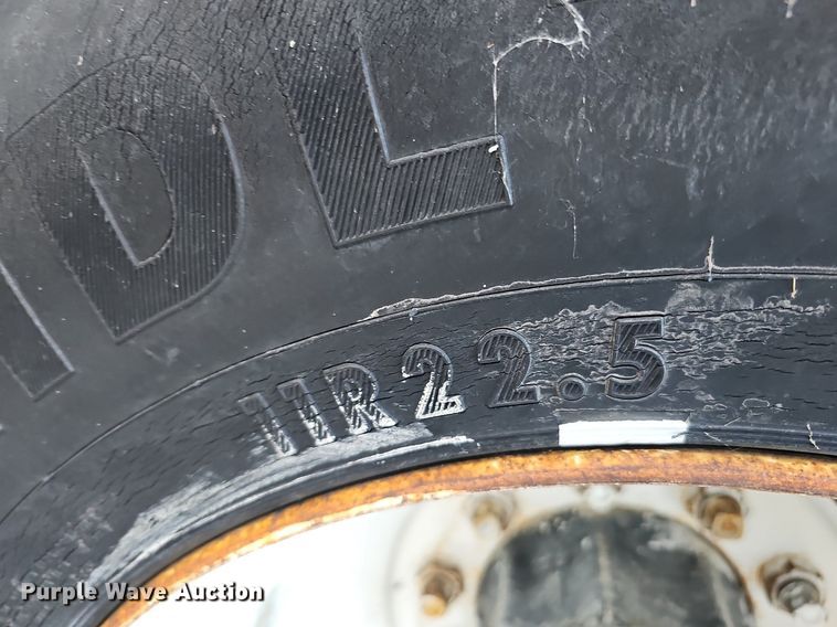 image for item DS5640 1999 Freightliner FL70  fuel truck