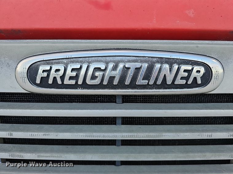 image for item DS5640 1999 Freightliner FL70  fuel truck