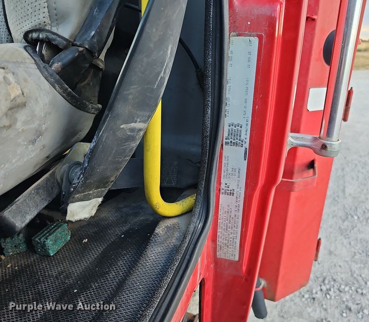 image for item DS5640 1999 Freightliner FL70  fuel truck