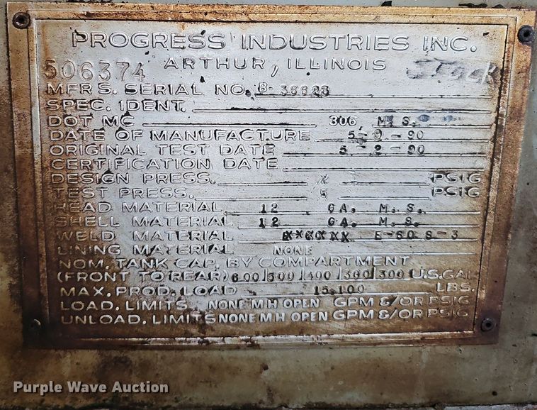 image for item DS5640 1999 Freightliner FL70  fuel truck