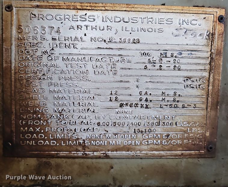 image for item DS5640 1999 Freightliner FL70  fuel truck