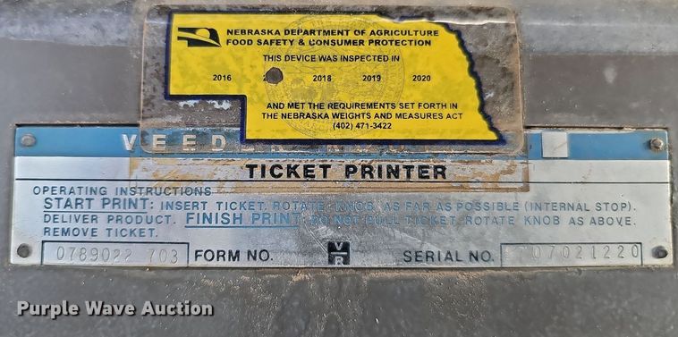 image for item DS5640 1999 Freightliner FL70  fuel truck