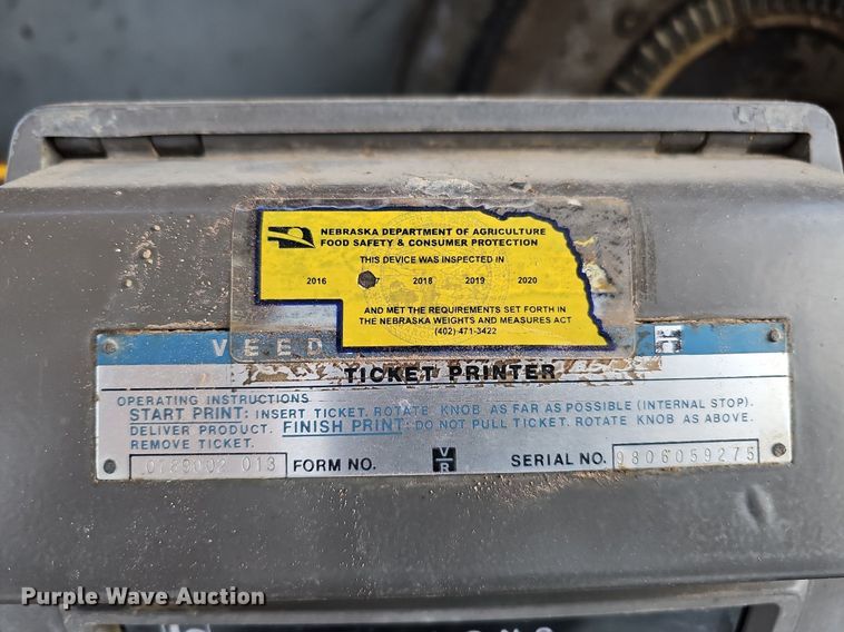 image for item DS5640 1999 Freightliner FL70  fuel truck