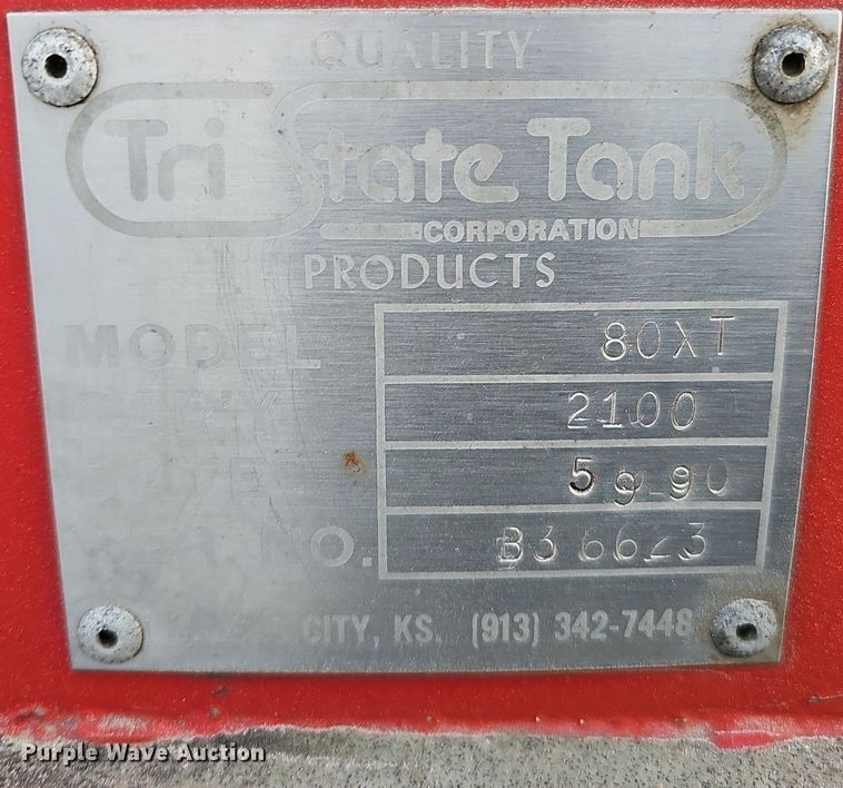 image for item DS5640 1999 Freightliner FL70  fuel truck