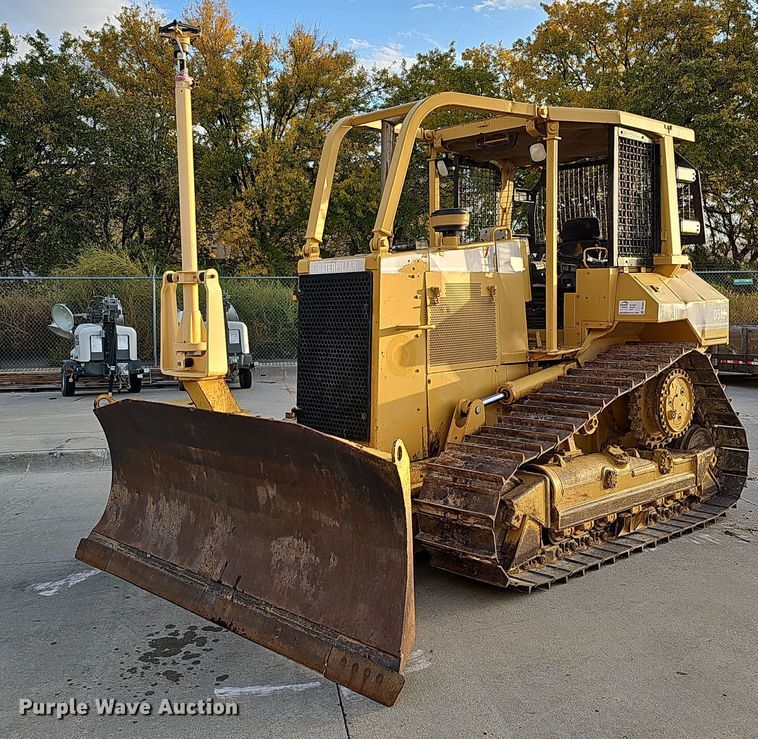 image for item DS5663 1999 Caterpillar D5M  dozer
