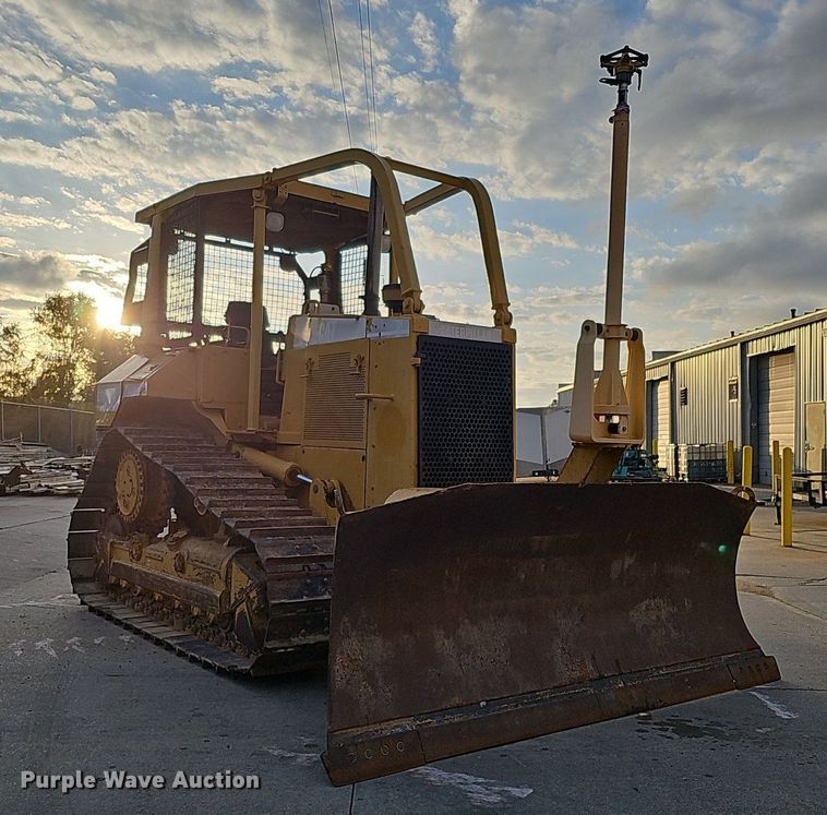 image for item DS5663 1999 Caterpillar D5M  dozer