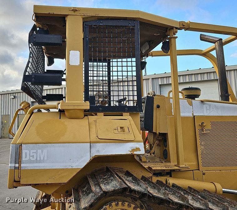 image for item DS5663 1999 Caterpillar D5M  dozer