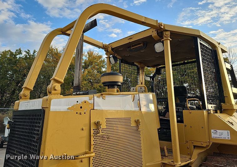 image for item DS5663 1999 Caterpillar D5M  dozer